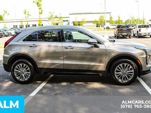 Used 2025 Cadillac XT4 Premium Luxury FWD image 8