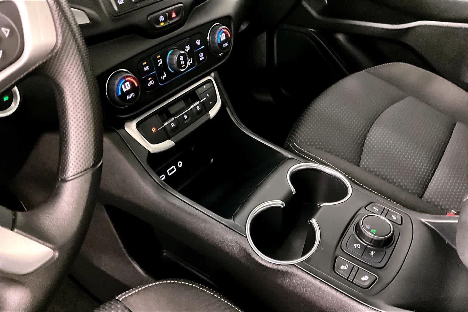 Used 2024 GMC Terrain SLE w/ Driver Convenience Package FWD image 15