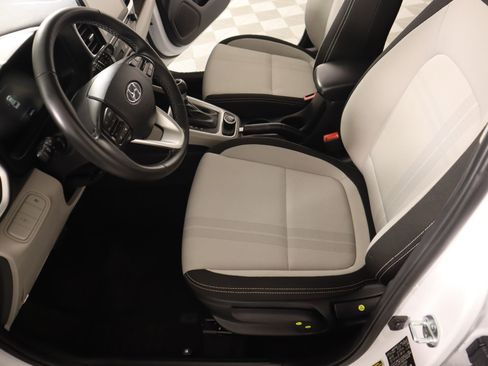 Used 2025 Hyundai Venue SEL image 10