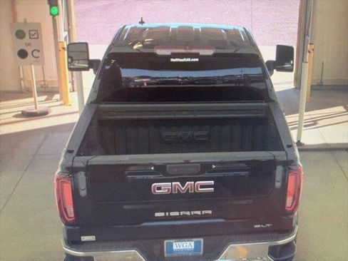 Used 2022 GMC Sierra 1500 SLT image 11