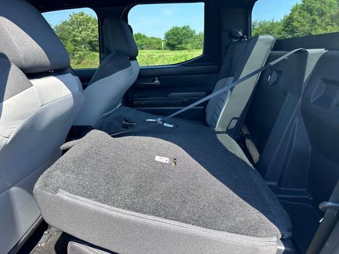 Used 2025 Toyota Tacoma TRD Sport AWD/4WD image 26