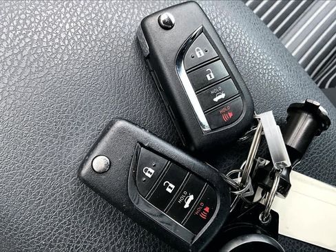 Certified 2023 Toyota Camry SE image 13