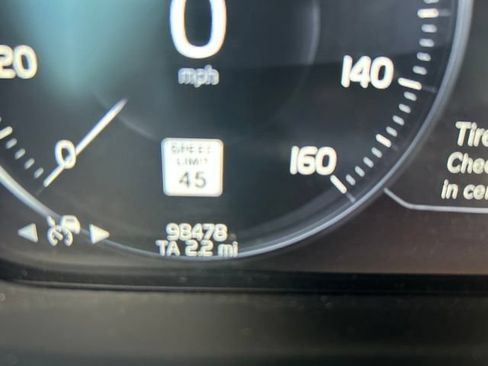 Used 2018 Volvo XC60 T6 Momentum w/ Convenience Package AWD/4WD image 13