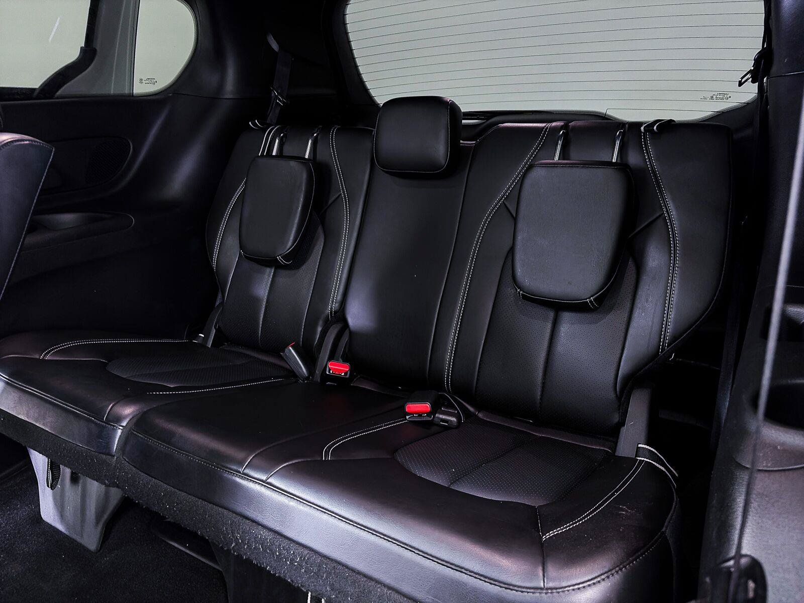 Used 2023 Chrysler Pacifica Touring-L w/ Uconnect Theater Family Group FWD image 40
