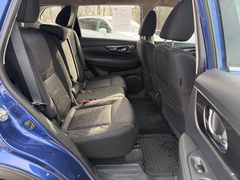 Used 2017 Nissan Rogue S image 11