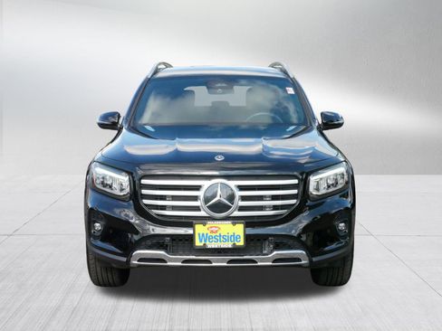 Used 2025 Mercedes-Benz GLB 250 4MATIC image 2