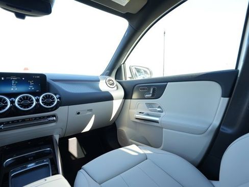 Certified 2025 Mercedes-Benz GLA 250 4MATIC w/ Driver Assistance Package image 22