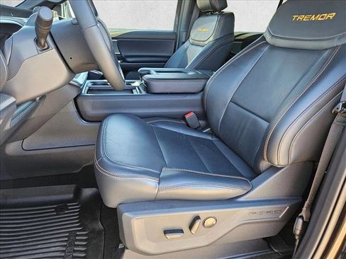 Used 2025 Ford Expedition Tremor image 17