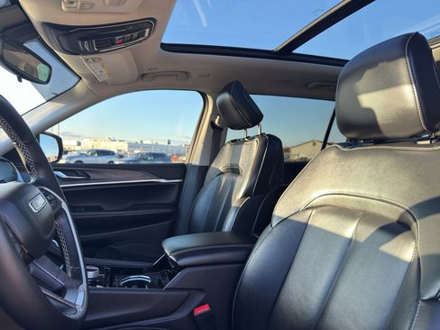 Used 2022 Jeep Grand Cherokee L Limited image 27