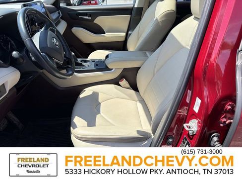 Used 2020 Toyota Highlander XLE FWD image 24