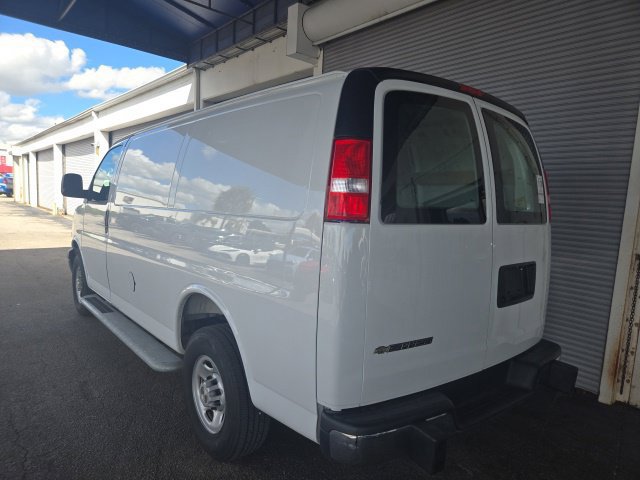 Used 2025 Chevrolet Express 2500 w/ Driver Convenience Package RWD image 6
