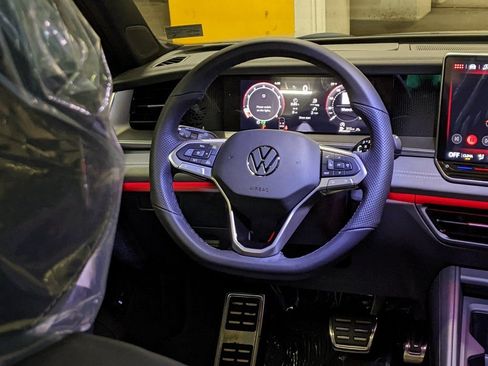 New 2026 Volkswagen Tiguan SE R-Line FWD image 14