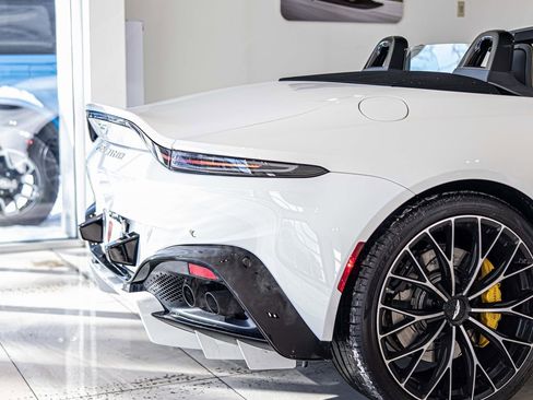 Used 2023 Aston Martin V8 Vantage image 8