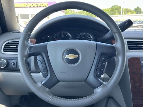 Used 2007 Chevrolet Suburban LT w/ LT Preferred Equipment Group AWD/4WD image 23