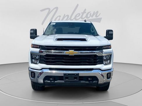 Used 2026 Chevrolet Silverado 2500 LT AWD/4WD image 9