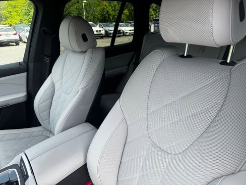 Used 2024 BMW X5 xDrive40i w/ Premium Package AWD/4WD image 9