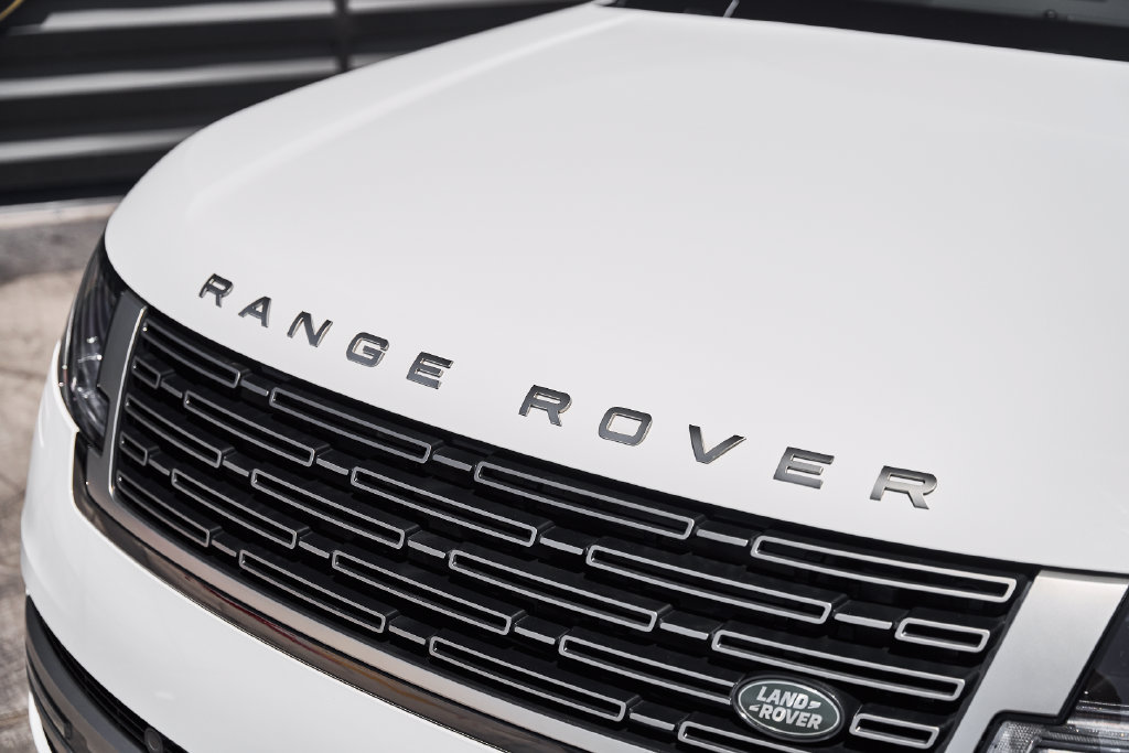 Used 2025 Land Rover Range Rover SE AWD/4WD image 7