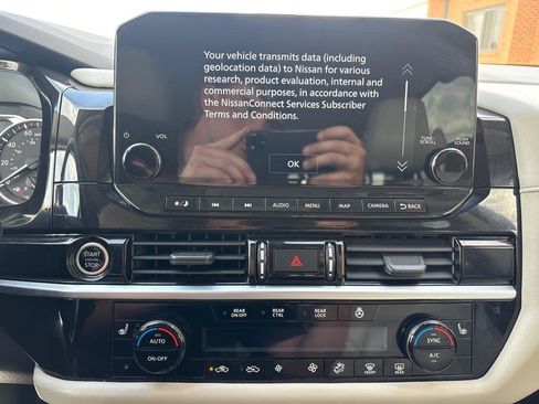 Used 2022 Nissan Pathfinder SL FWD image 31
