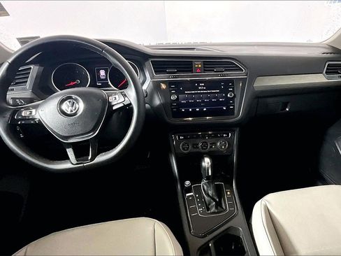 Used 2020 Volkswagen Tiguan SE image 11