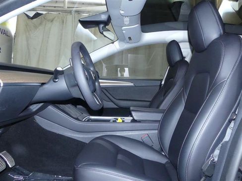Used 2022 Tesla Model Y Long Range AWD/4WD image 19