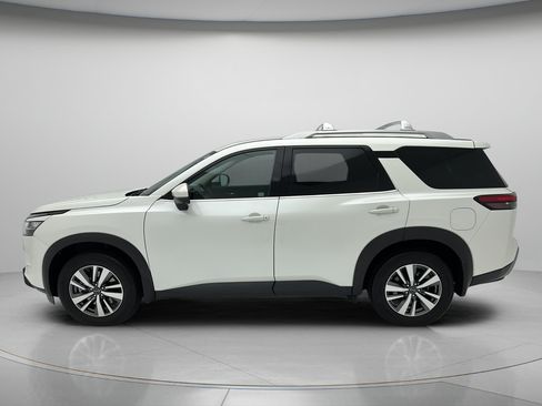 Used 2024 Nissan Pathfinder SL AWD/4WD image 8