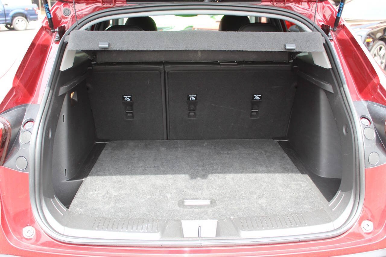 Used 2025 Chevrolet Trax LT FWD image 14