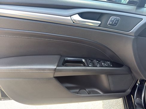 Used 2016 Ford Fusion Titanium FWD image 13