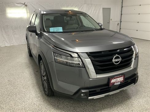 Used 2022 Nissan Pathfinder SL w/ SL Premium Package AWD/4WD image 3