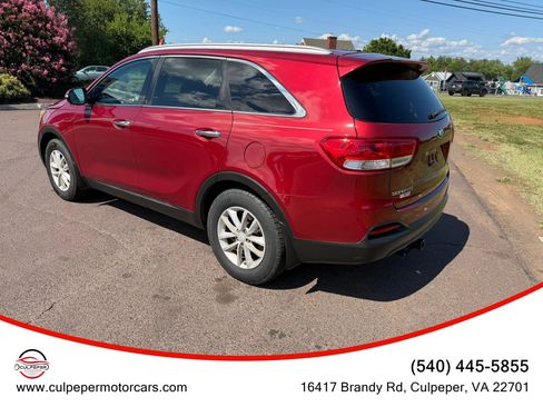 Used 2018 Kia Sorento FWD image 3