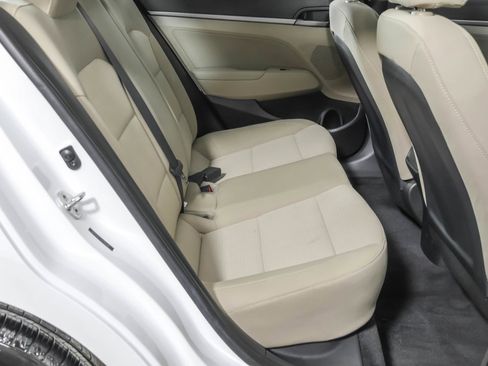 Used 2017 Hyundai Elantra SE image 40