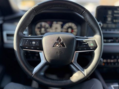 Used 2025 Mitsubishi Outlander SEL Black Edition image 13