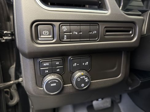 Used 2021 Chevrolet Tahoe Z71 w/ Rear Media and Nav Package image 15