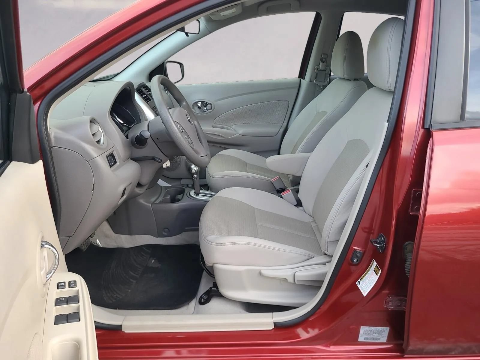 Used 2016 Nissan Versa SV w/ SV Appearance Package FWD image 11