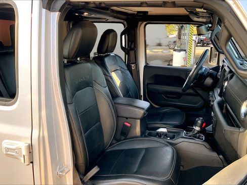 Used 2022 Jeep Wrangler Unlimited Sahara w/ Cold Weather Group AWD/4WD image 9