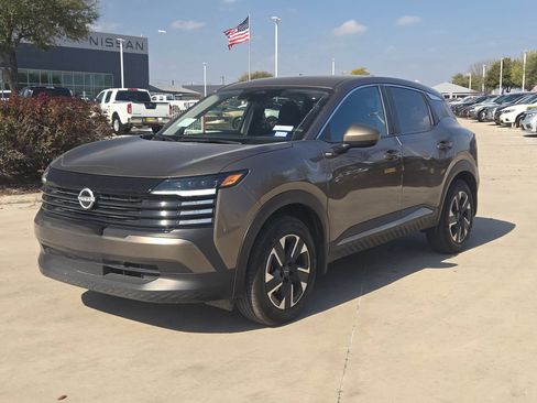 Used 2025 Nissan Kicks SV image 7