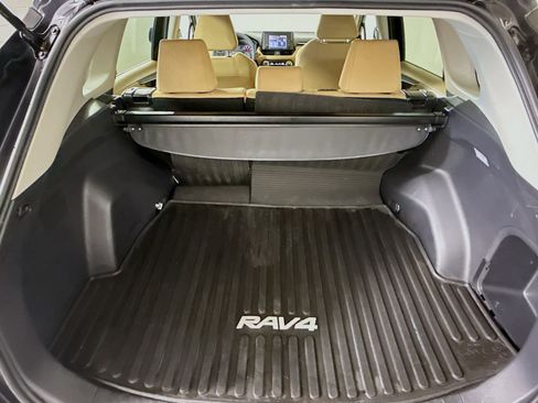 Used 2020 Toyota RAV4 LE image 34