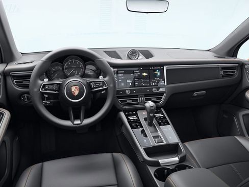 Certified 2025 Porsche Macan AWD/4WD image 10