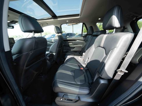 Used 2024 Honda Pilot Touring image 23