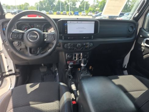 Used 2024 Jeep Wrangler Unlimited Rubicon 4xe AWD/4WD image 14