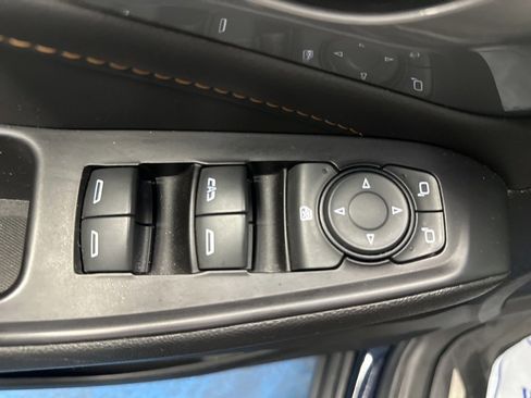 Used 2020 Chevrolet Traverse LT image 29