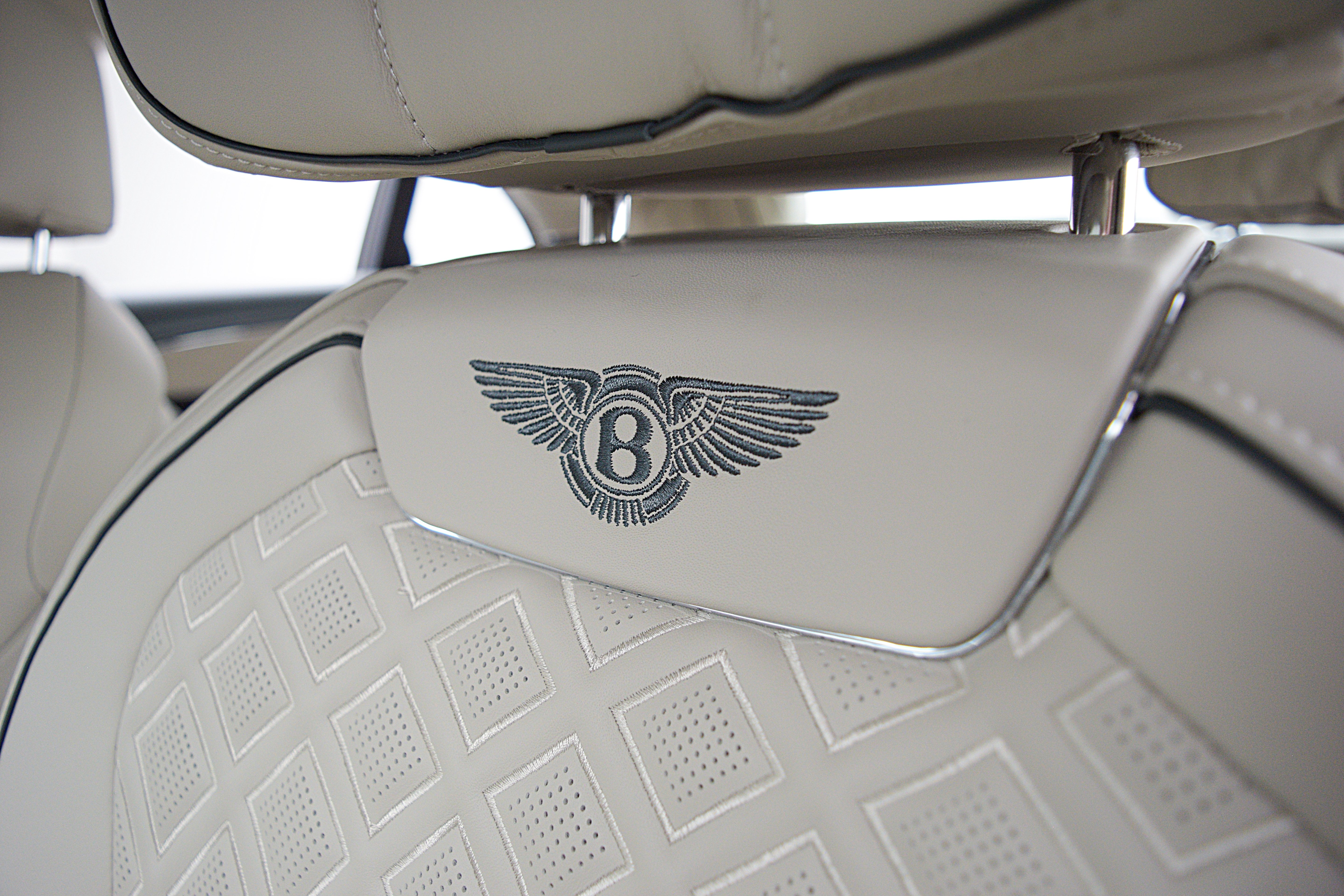 Certified 2022 Bentley Flying Spur V8 AWD/4WD image 25