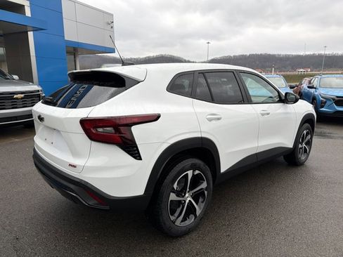 New 2026 Chevrolet Trax RS image 4