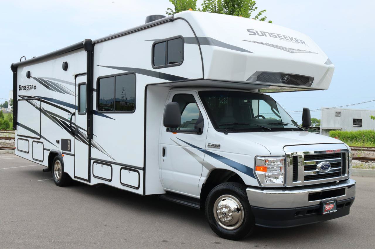 Used 2022 Ford E-450 and Econoline 450 Super Duty w/ Motorhome Prep Package RWD image 40