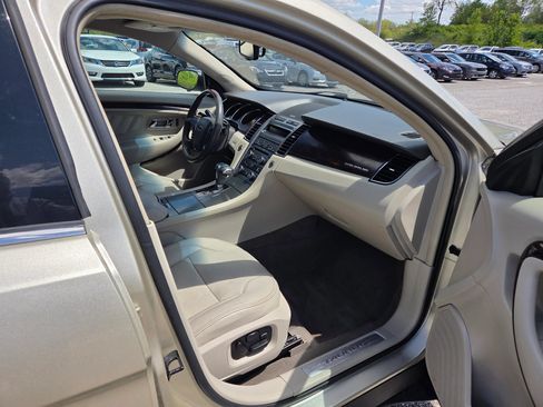 Used 2010 Ford Taurus Limited AWD/4WD image 24