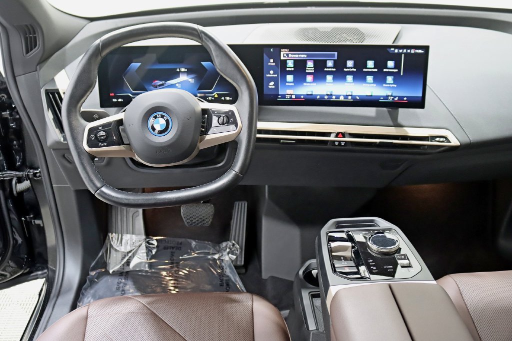 Used 2024 BMW iX xDrive50 w/ Sport Package AWD/4WD image 13