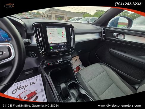 Used 2024 Volvo XC40 B5 Core AWD/4WD image 13
