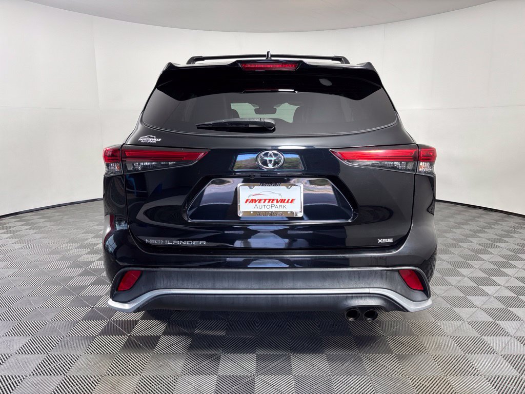 Used 2021 Toyota Highlander XSE FWD image 10