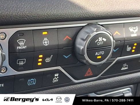 Used 2024 Jeep Wrangler Unlimited w/ Convenience Group AWD/4WD image 26