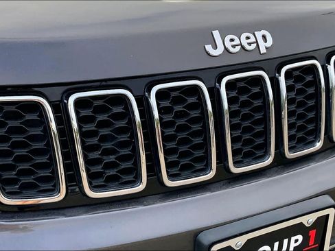 Used 2017 Jeep Grand Cherokee Limited AWD/4WD image 30