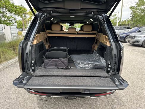 New 2026 Land Rover Range Rover Long Wheelbase SE AWD/4WD image 11